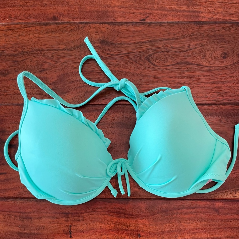 Victoria’s Secret SWIM. Ruffled bikini top. Women’s size 32D